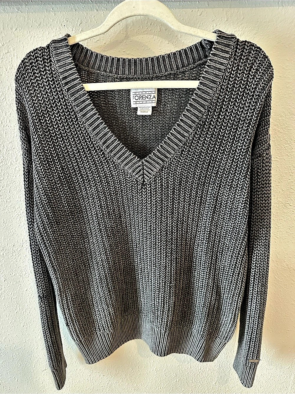 PINK V-Neck Sweater in Black Like New